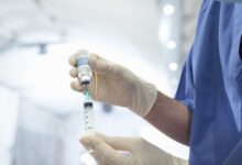 Pesquisa define elegibilidade para vacina COVID deste ano