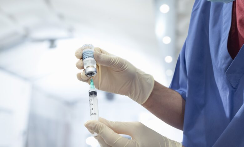 Pesquisa define elegibilidade para vacina COVID deste ano