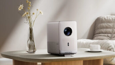 Roku lança projetor inteligente Aurzen EAZZE D1R Cube