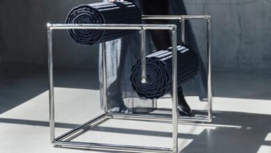 Caroline Chao transforma denim reciclado em mobiliário modular