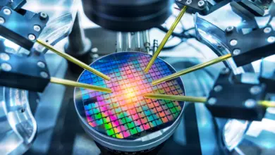 Johns Hopkins avança em tecnologia para microchips menores