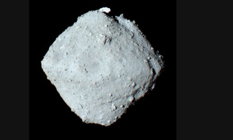 Estudo revela água antiga no asteroide Ryugu potencialmente perigoso