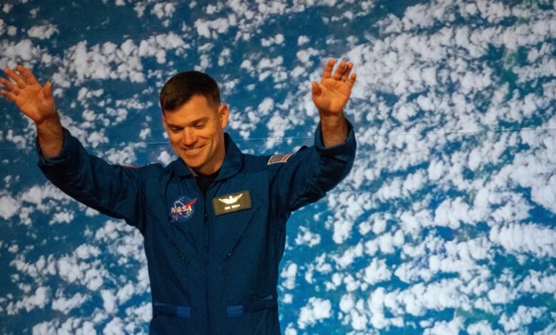 NASA prepara astronauta para missão lunar com habilidades de piloto