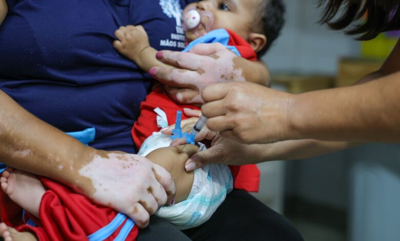 SUS intensifica vacinação contra coqueluche após crescimentos de casos