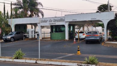 STF autoriza Bolsonaro a receber barbeiro em casa