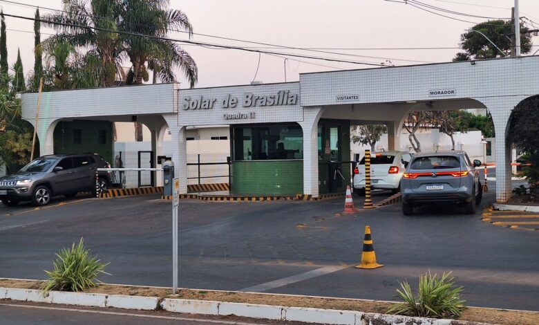 STF autoriza Bolsonaro a receber barbeiro em casa