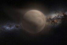 NASA descobre planeta "fofo" que desafia regras da órbita