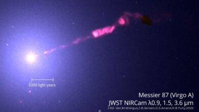 NASA revela jato do buraco negro de M87 em nova imagem