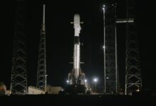 SpaceX lança 28 satélites Starlink em missão orbital