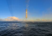 SpaceX faz foguete Super Heavy pairar antes de cair no mar