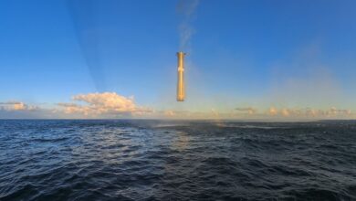 SpaceX faz foguete Super Heavy pairar antes de cair no mar