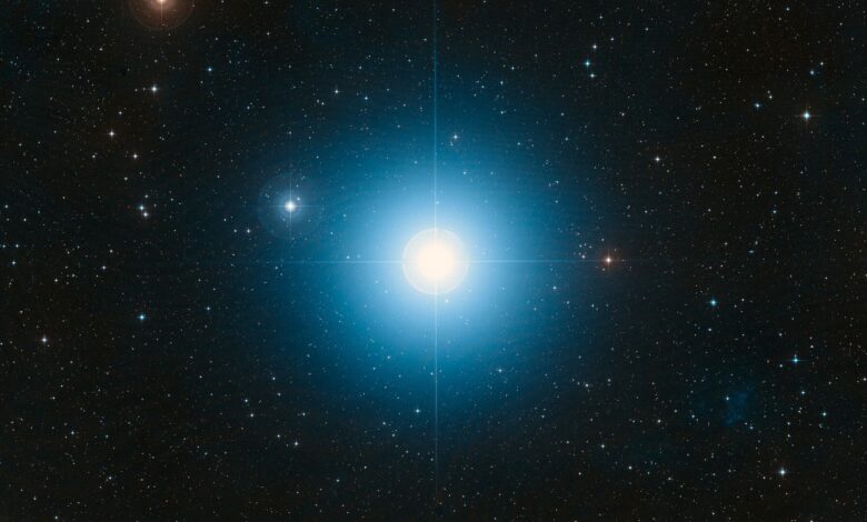 NASA observa Fomalhaut, estrela solitária do outono no céu