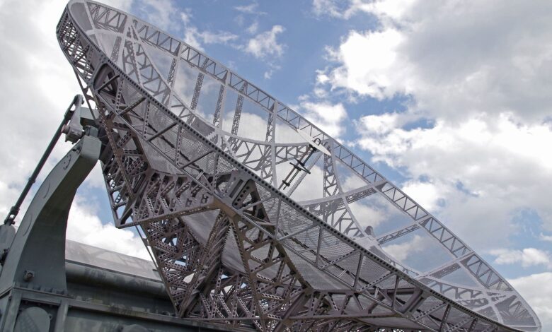 Militar do Reino Unido denuncia ataques russos a satélites
