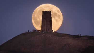 NASA observa superlua de colheita iluminar o céu de outubro