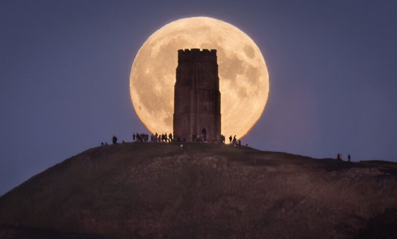 NASA observa superlua de colheita iluminar o céu de outubro