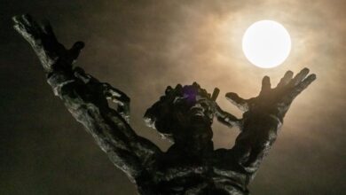 Astronomia registra Harvest supermoon em imagens globais