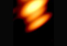 NASA divulga imagem de buracos negros em órbita