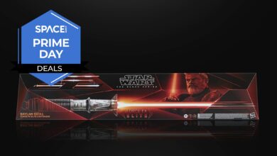 Save $80 no sabre de luz Ahsoka da Star Wars em órbita