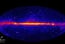 Astrônomos exploram brilho enigmático no centro da Via Láctea