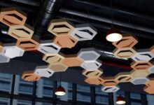 Sistema de ladrilhos hexagonais repensa o ar em escritórios