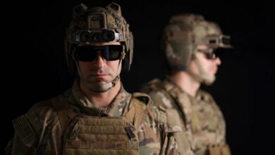 Palmer Luckey e Mark Zuckerberg trazem gadgets a militares
