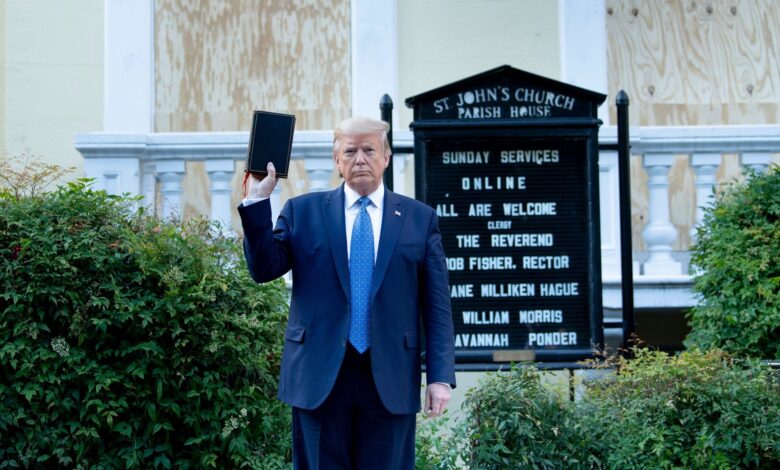 Tarifas de Trump afetam bibliotecas e cultura geek nos EUA