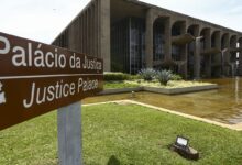 STF recebe informações sobre intimação de Figueiredo