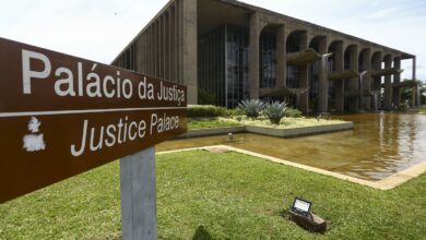 STF recebe informações sobre intimação de Figueiredo