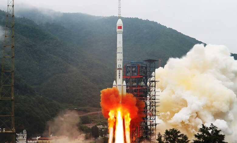 China desenvolve táticas para desorbitar lixo espacial
