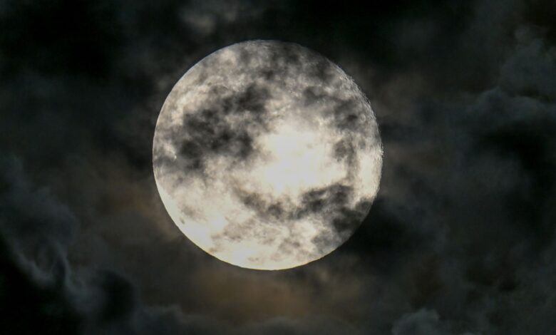 NASA observa a 'Superlua da Colheita' em 6 de outubro