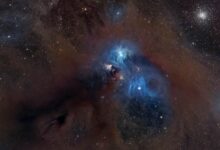 NASA captura imagem impressionante de nebulosa com foguete