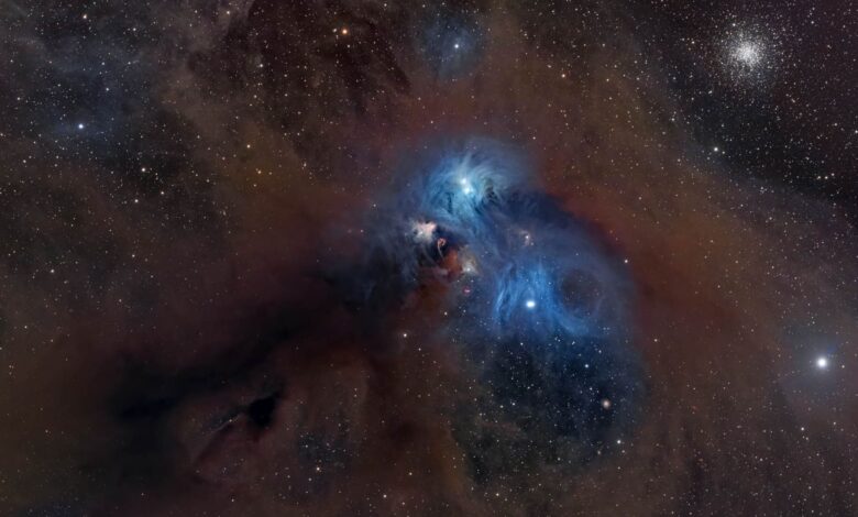 NASA captura imagem impressionante de nebulosa com foguete