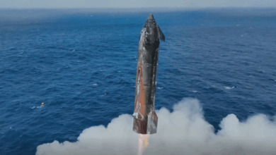 SpaceX realiza teste com foguete e aterrissa no oceano