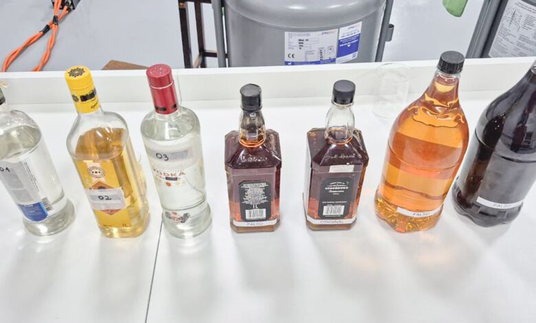 ANVISA investiga metanol em bebidas adulteradas para saúde
