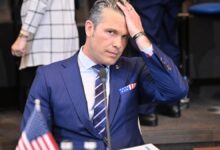 Avião faz pouso de emergência com Pete Hegseth a bordo