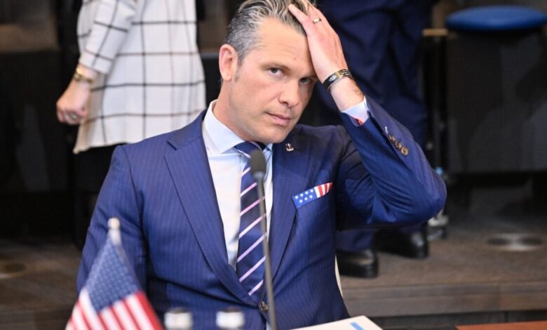 Avião faz pouso de emergência com Pete Hegseth a bordo