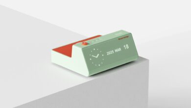 Relogio de mesa inspirado em Dieter Rams esconde carregador sem fio