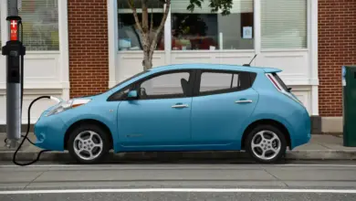 Tecnologia transforma postes em carregadores para veículos elétricos