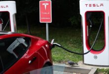 Tesla aumenta preços após fim de incentivos governamentais