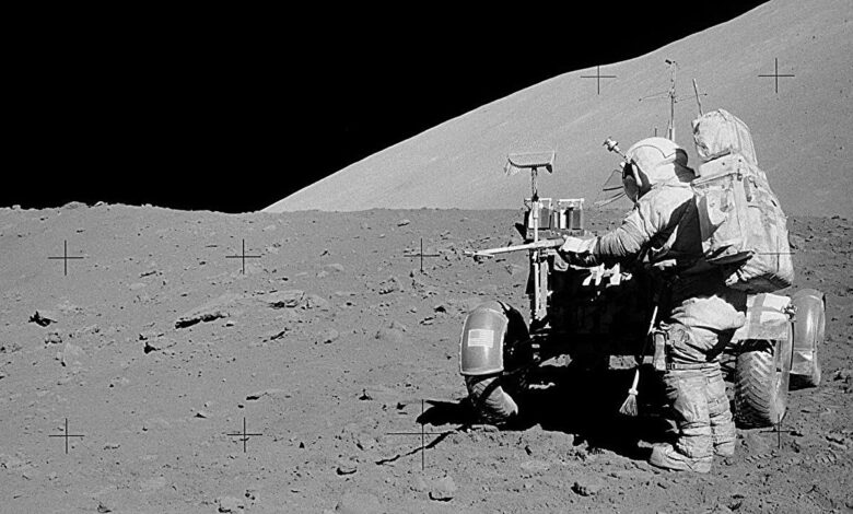 NASA abre amostras lunares da missãão Apollo 17 de 1972