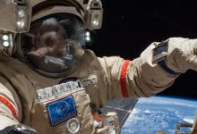 Rússia realiza caminhada espacial fora da ISS hoje