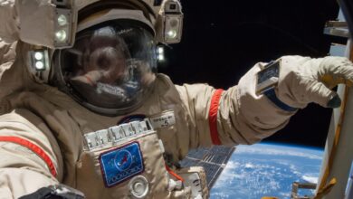 Rússia realiza caminhada espacial fora da ISS hoje