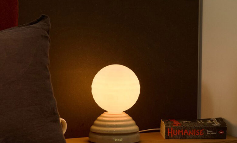 Lampada de sono da empresa X combate distúrbios digitais do sono