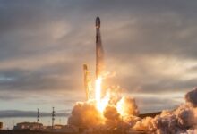 SpaceX lança 21 satélites de comunicação para o exército dos EUA