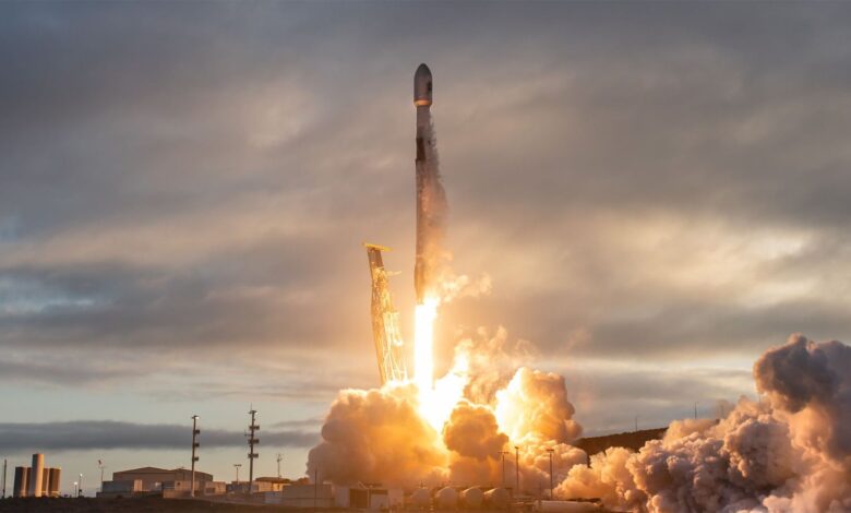SpaceX lança 21 satélites de comunicação para o exército dos EUA