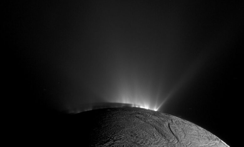 Cientistas revelam em estudo sinais de habitabilidade em Enceladus